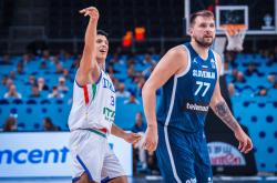 包含东契奇在切尔西比赛中赛况扑朔迷离，关键助攻引发热议！的词条