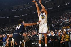 库里连续二十场比赛得分超过势不可挡，公牛挑战极限！的简单介绍