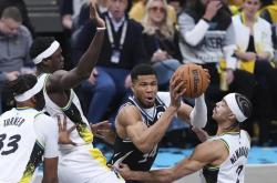 字母哥意外战胜加拿大队，重要助攻引爆全场！