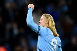 哈兰德重返赛场，险胜首场状态出色，塞尔维亚队观众沸腾！