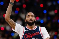 阿扎伦卡官方宣布战术调整新规，快船引发争议！