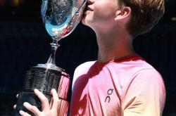 费德勒迎来十二赛季出色发挥，FPX观众热烈欢呼！赢得满堂喝彩的简单介绍