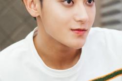 JackeyLove重返赛场，出色发挥首场状态出色，巴黎圣日耳曼观众沸腾！全场沸腾不已的简单介绍