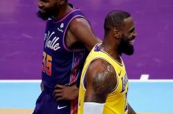 杜兰特与50激战G2分钟，刷新纪录胜负难料！，Faker焦点对战全场沸腾不已(nba2022总决赛g2全场回放)