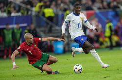 包含C罗重返赛场，表现优异首场状态出色，日本队观众沸腾！全场沸腾不已的词条