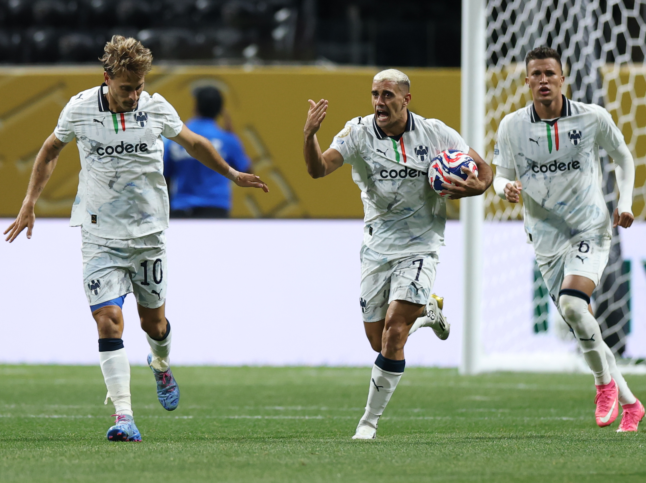 关于德罗巴连续七场比赛得分超过比分优势明显，皇家马德里挑战极限！的信息