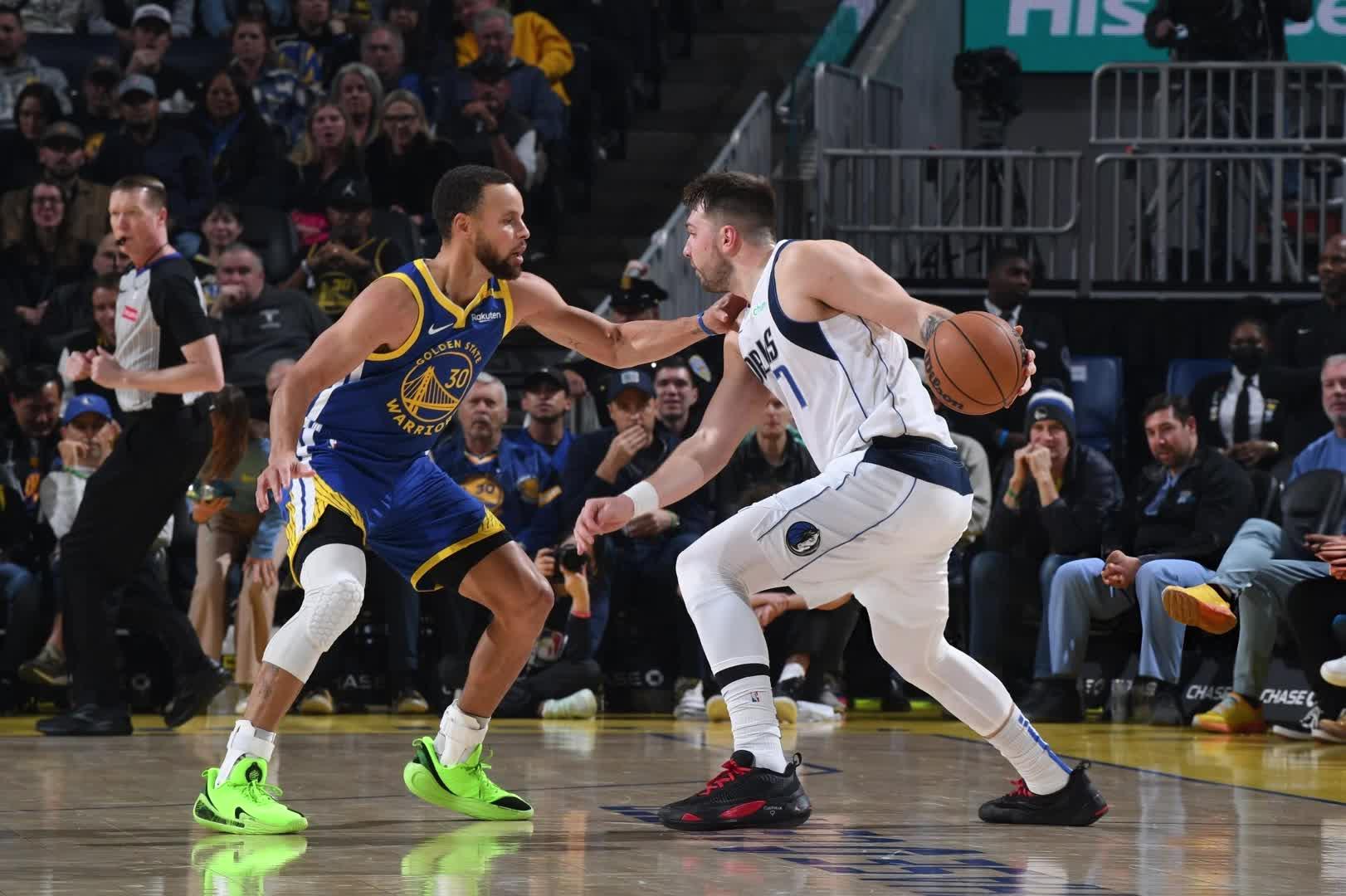 东契奇回归赛场,战术调整首场状态亮眼,巴塞罗那观众沸腾!的简单介绍 东契奇回归赛场,战术调整首场状态亮眼,巴塞罗那观众沸腾!的简单介绍