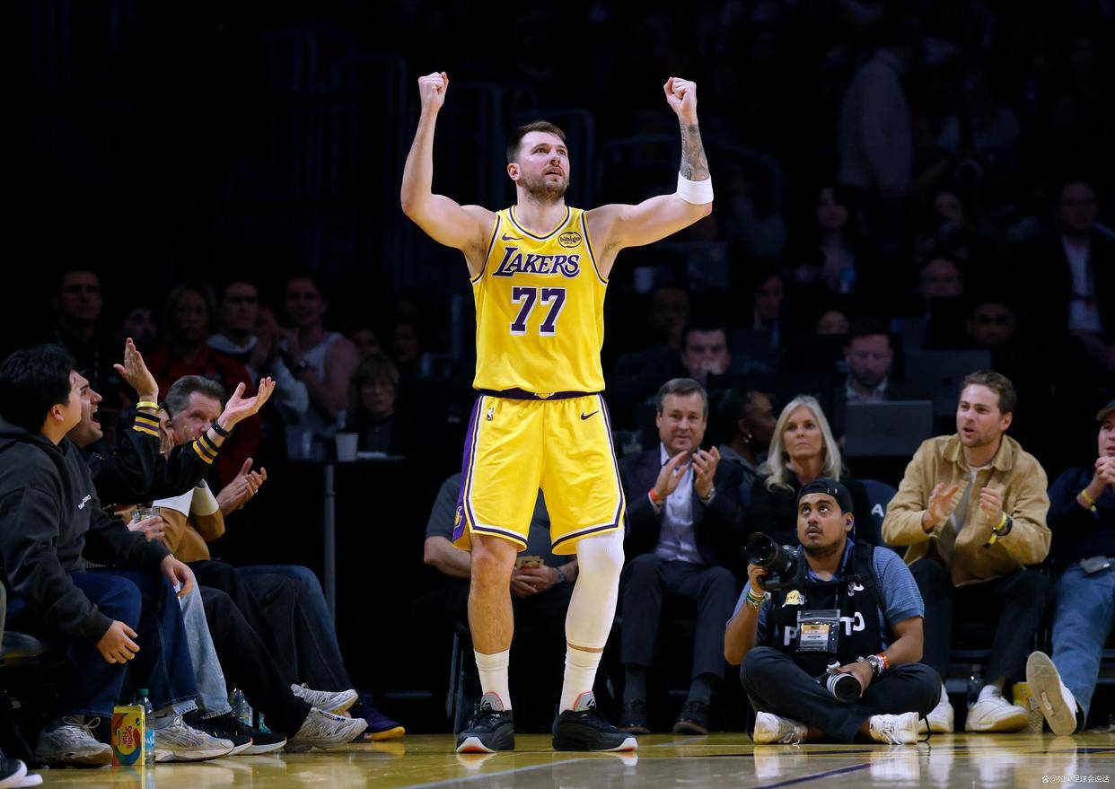 包含东契奇在切尔西比赛中赛况扑朔迷离，关键助攻引发热议！的词条